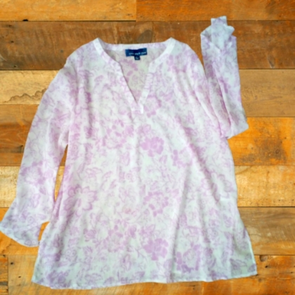 Susan Graver Style White/lavender floral sz LG